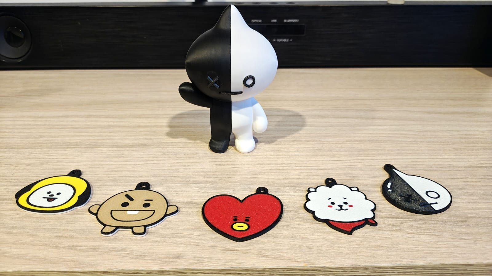 Van y llaveros de BTS, pieza impresa en 3D por Galería Pao3D