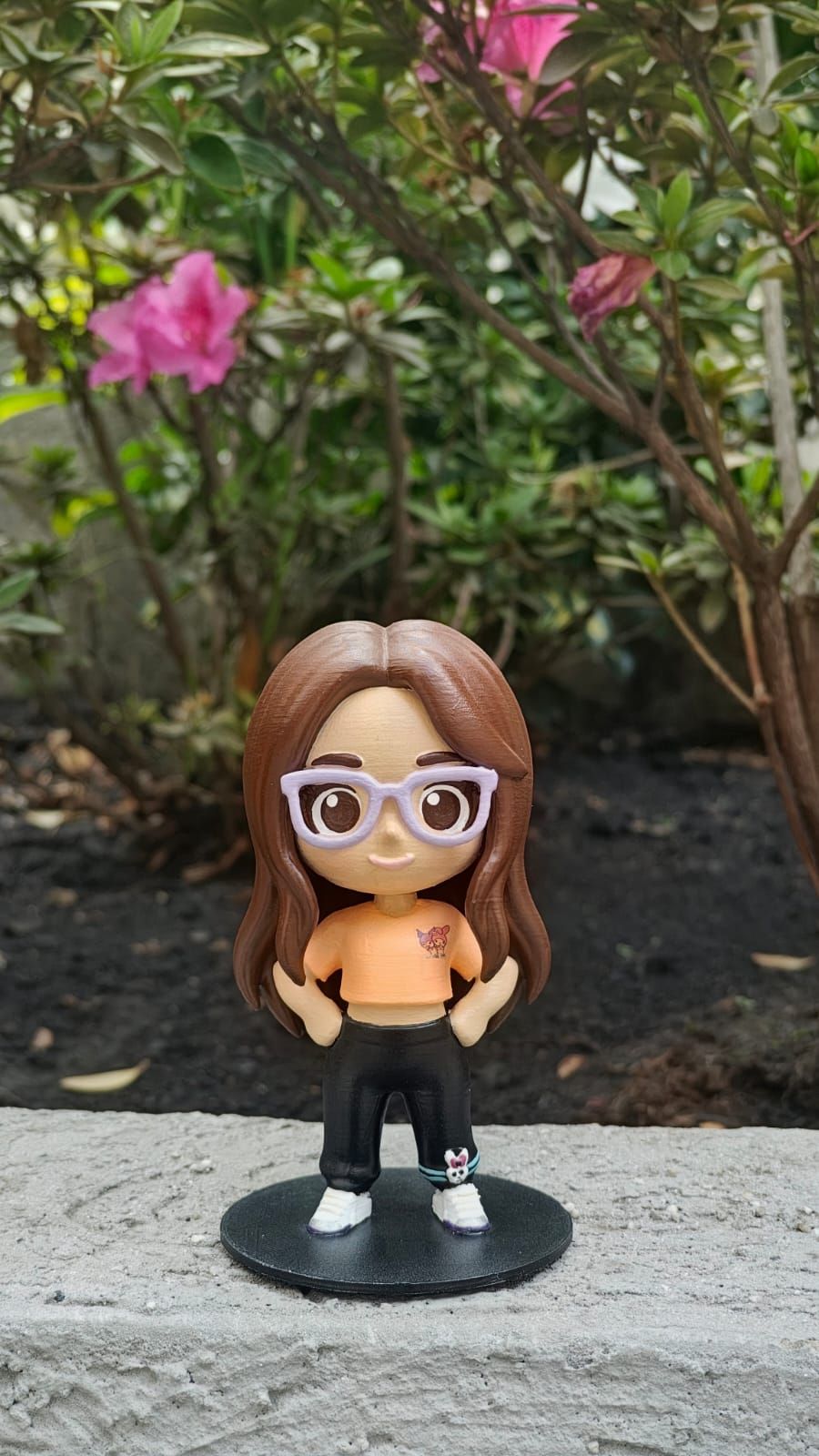 Niña con gafas, pieza impresa en 3D (pintada a mano) por Galería Pao3D